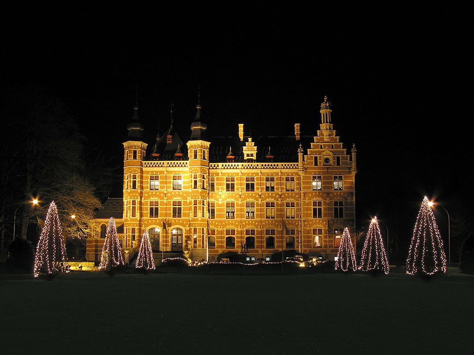 960px-city_hall_westerlo_belgium