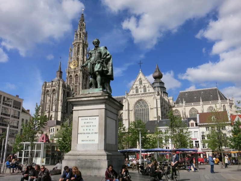 statue-of-rubens-in-groenplaats-antwerp