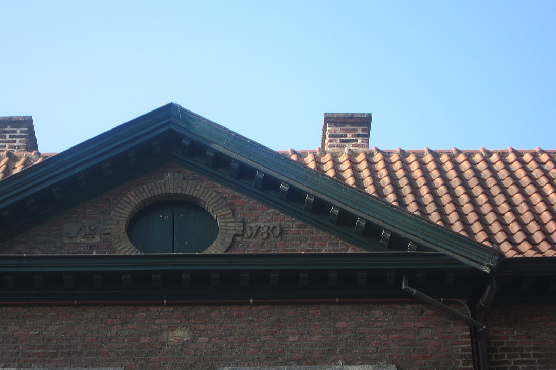1081px-begijnhof_hasselt_10