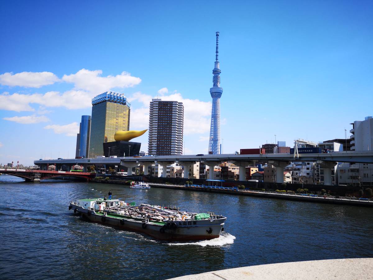 traffic on the Sumida river traffic on the Sumida river