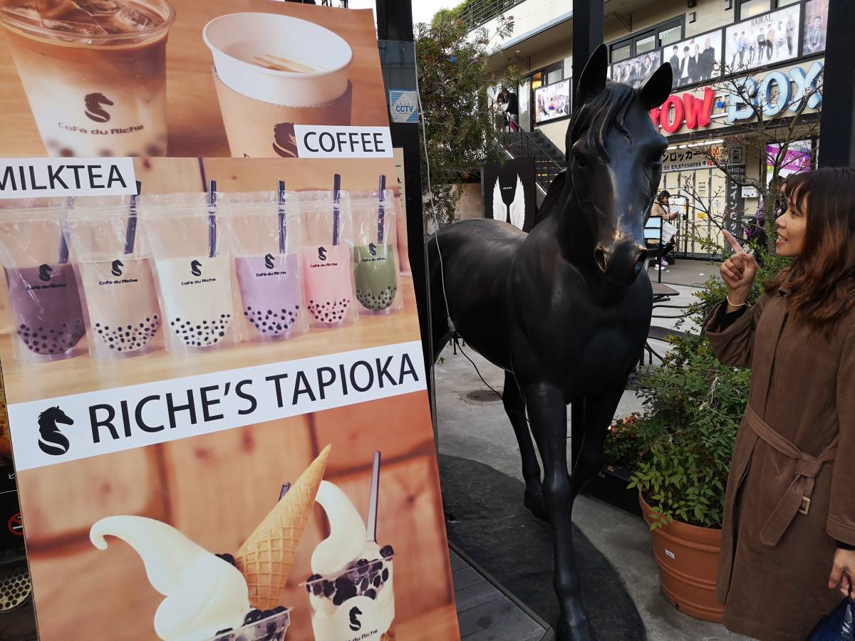 Milk-tea and Tapioca place. What part the horse plays is a mysterie. Milk-tea and Tapioca place. What part the horse plays is a mysterie.
