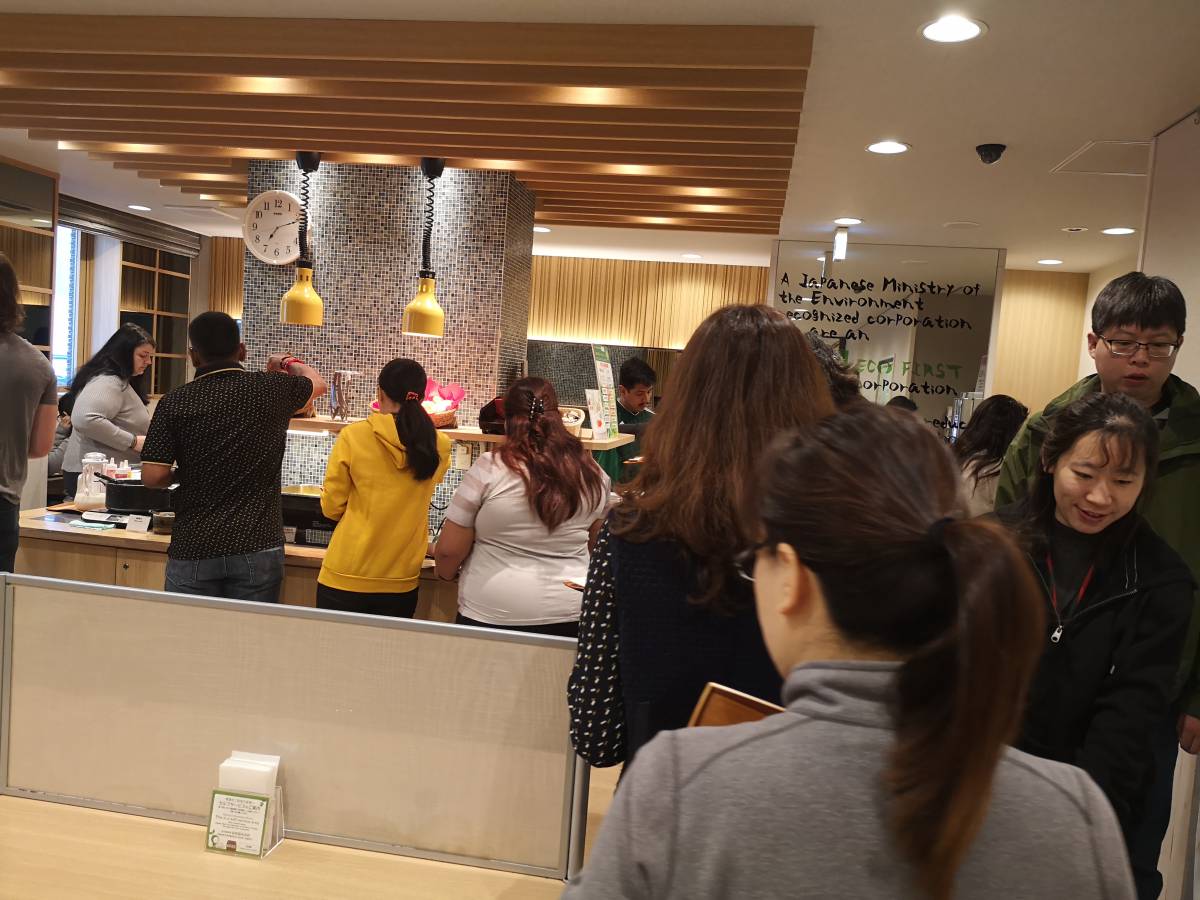 Breakfast queue Breakfast queue